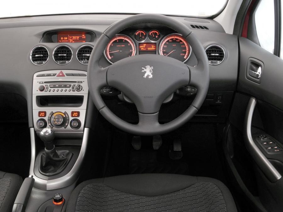  Peugeot 308 SW 2008 года  (ZA) (фото 10 из 17)